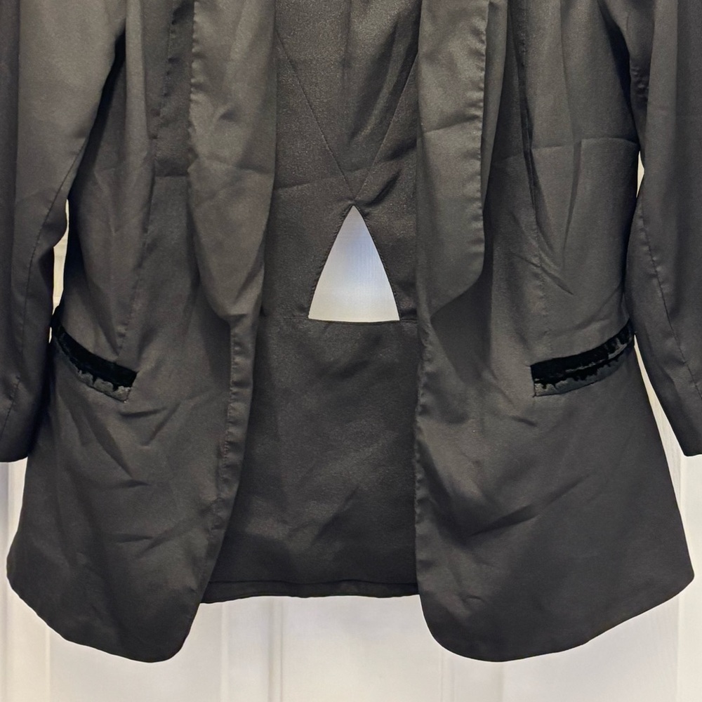 5/48 | Black Blazer - Picture 5 of 6